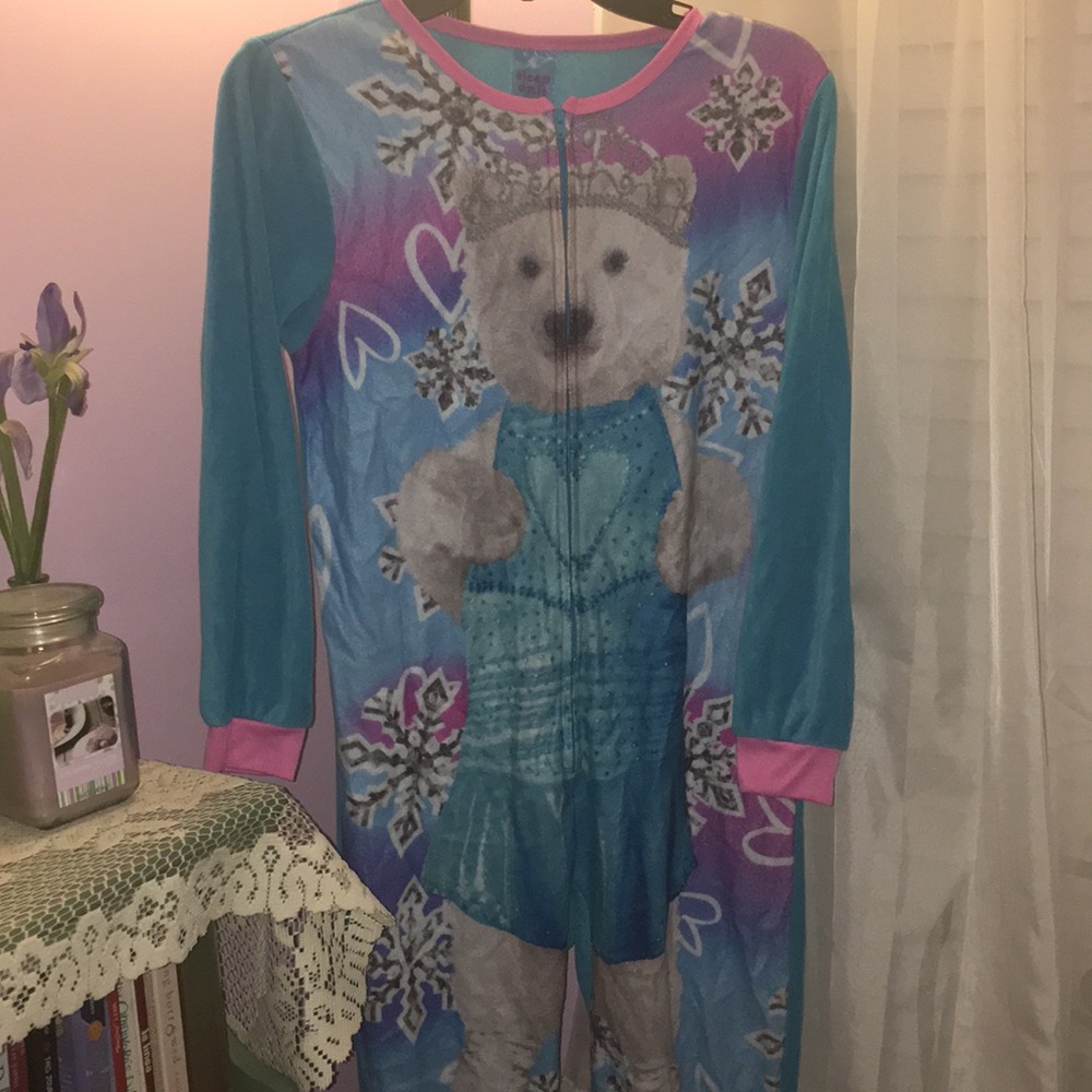 A polar bear ounzi  from Justice slightly used.